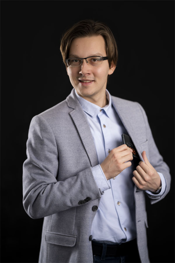 CEO of weborigo is gergely greczi